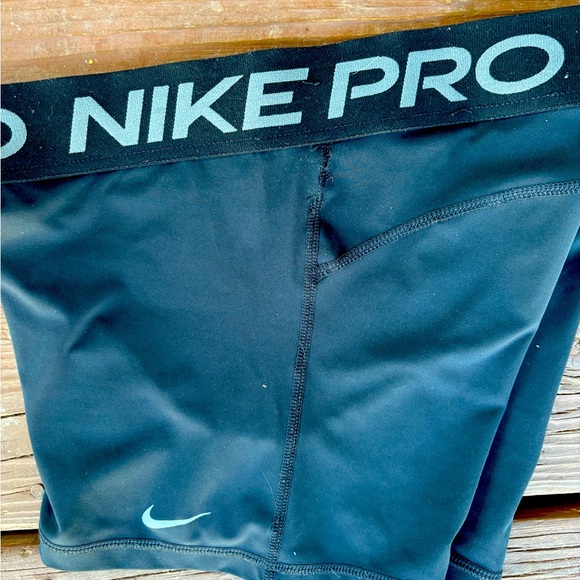 Nike Pro Dri-Fit Shorts - Size Med - Picture 3 of 3